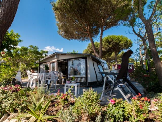 Photographie de camping et mobil-homes : immersion et ambiance touristique